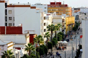 Una vista diferente de la Calle Real de San Fernando.