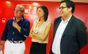 Patricia Cavada junto a Armario y León.