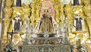 Carmen en altar