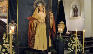 Santa Elena, expuesta en besamanos.