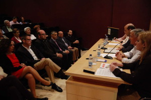 mesa redonda caritas