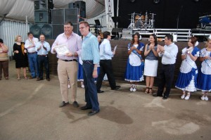 971682_396977913741489_919658889_n