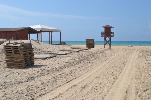 Puesto de socorrista Camposoto image