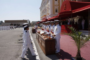 Entrega de los Reales Despachos a los nuevos sargentos.