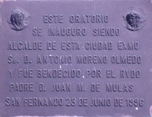 Placa que conmemora la inauguración del oratorio.