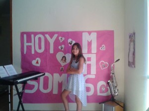 Paula Gallego Ruíz grabando en su casa