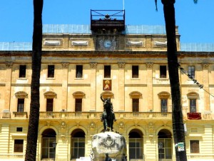 El Ayuntamiento, a la espera de su definitiva rehabilitación.