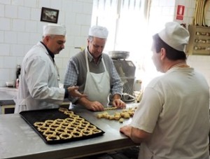 Francisco del Águila, propietario de La Victoria, junto a sus compañeros