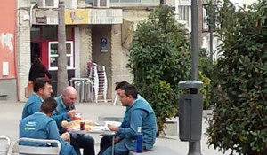 picnic en plaza iglesia