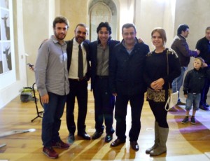 El alcalde, junto a Joaquín de Sola y otros artistas, en el Castillo de San Romualdo.