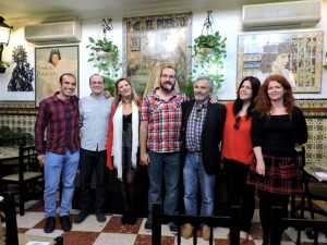 Foto de familia con todos los participantes.