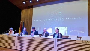 Los ponentes durante la presentación del documental en el MAN.