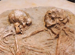 Primer plano de la 'pareja' hallada en 'Campo de Hockey'.