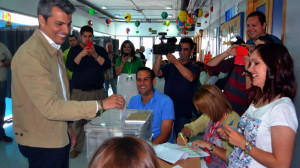 Francisco Romero (PA) vota en el colegio de Camposoto.