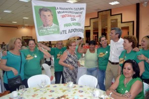 fran y pancarta apoyo