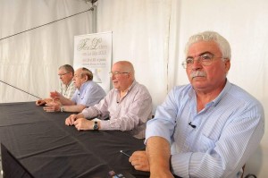 Los tertulianos en una fotografía de Ignacio Escuín.