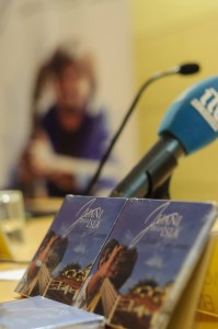 Primer plano de la carátula.