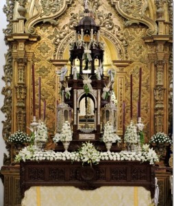 El paso de la Custodia, en la Iglesia Mayor.