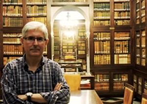 Francisco González, en la Biblioteca del ROA.