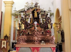 San José también forma parte del cortejo eucarístico.
