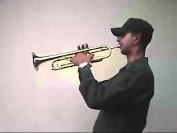 Educando de corneta.