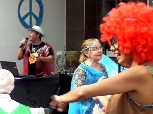 Durante el baile. Foto: Residencia Cruz Roja.