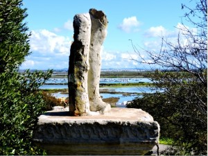 Réplica del 'emperador divinizado', mutilada in situ.