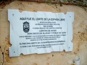 Placa que recuerda del 'límite de la España libre', en el Puente Suazo.