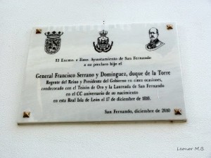 El General Serrano cuenta con placa en la calle de su nombre.