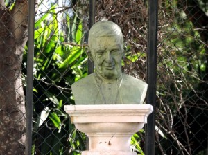 Busto del Beato Marcelo Spínola, en la calle de su nombre.