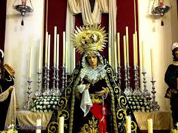 La Virgen de la Esperanza en Besamano.