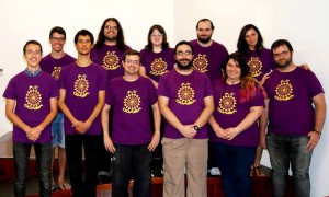 Parte de los socios con la camiseta de la asociación.