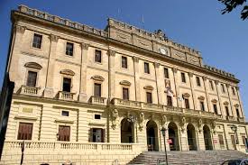 El magnífico edificio del Ayuntamiento que comenzaba.