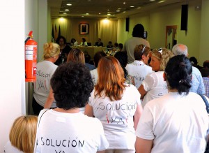 Un grupo de limpiadoras se concentró ayer en el Salón de Plenos.