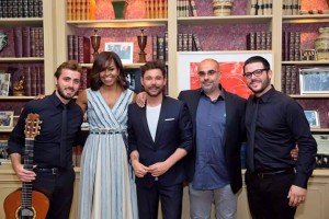 Jesús Guerrero y Miguel Poveda realizaron un pequeño recital para la primera Dama de EEUU Michelle Obama, el pasado mes de junio en su visita a España. 
