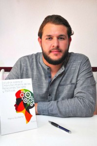 Mario Guillamó presenta su libro.