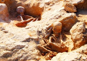 Detalle de la necrópolis, en proceso de excavación.