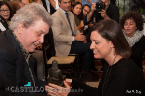 Entrega del V galardón de leyenda del flamenco a Curro Malena por la alcaldesa Patricia Cavada. Foto José M. Diez.
