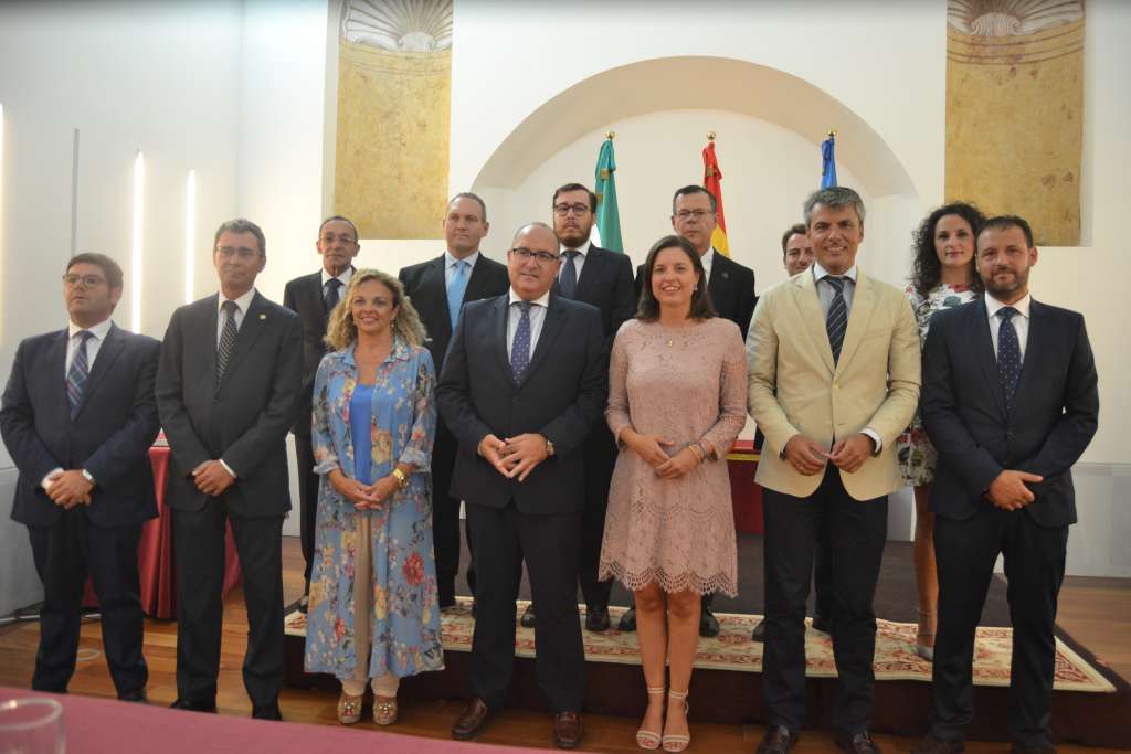 El Ayuntamiento recibe a la nueva permanente del Consejo de Hermandades ...